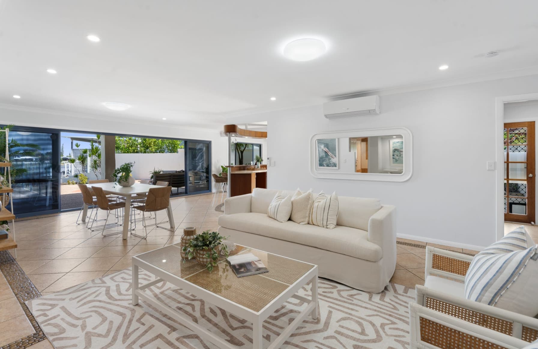64 Allawah St, Bundall photo