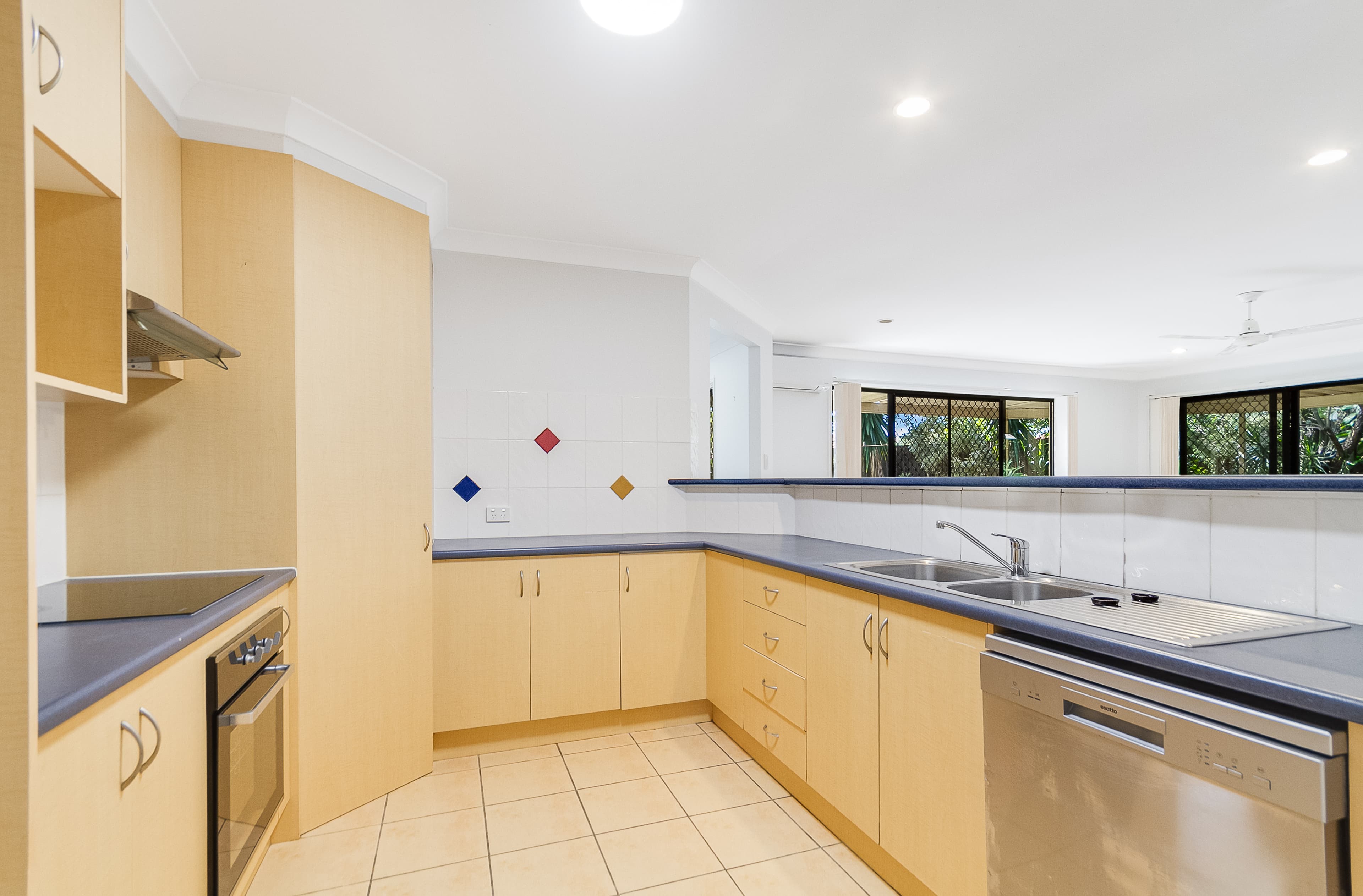 68 Casuarina Dr, Elanora photo