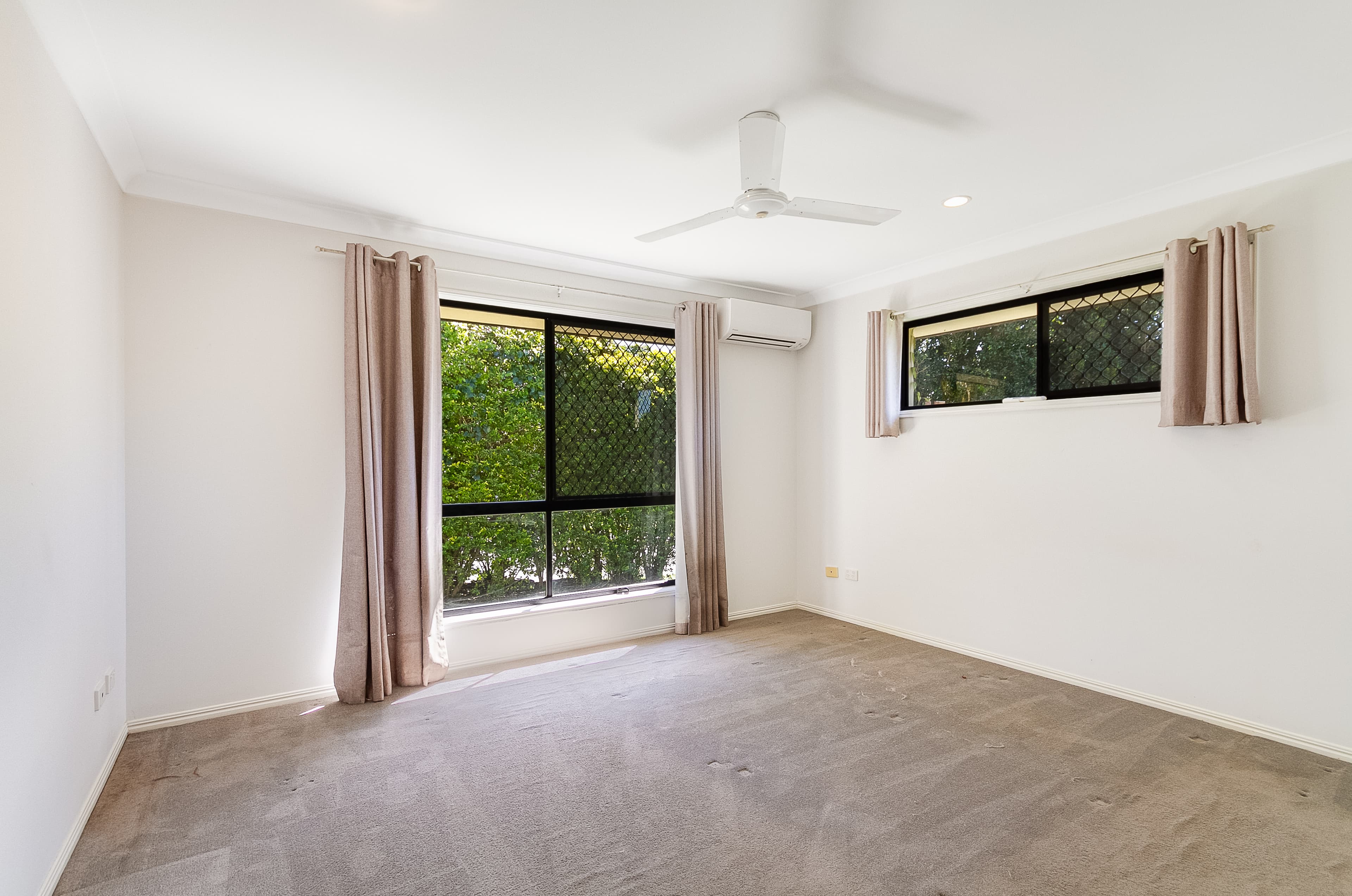 68 Casuarina Dr, Elanora photo