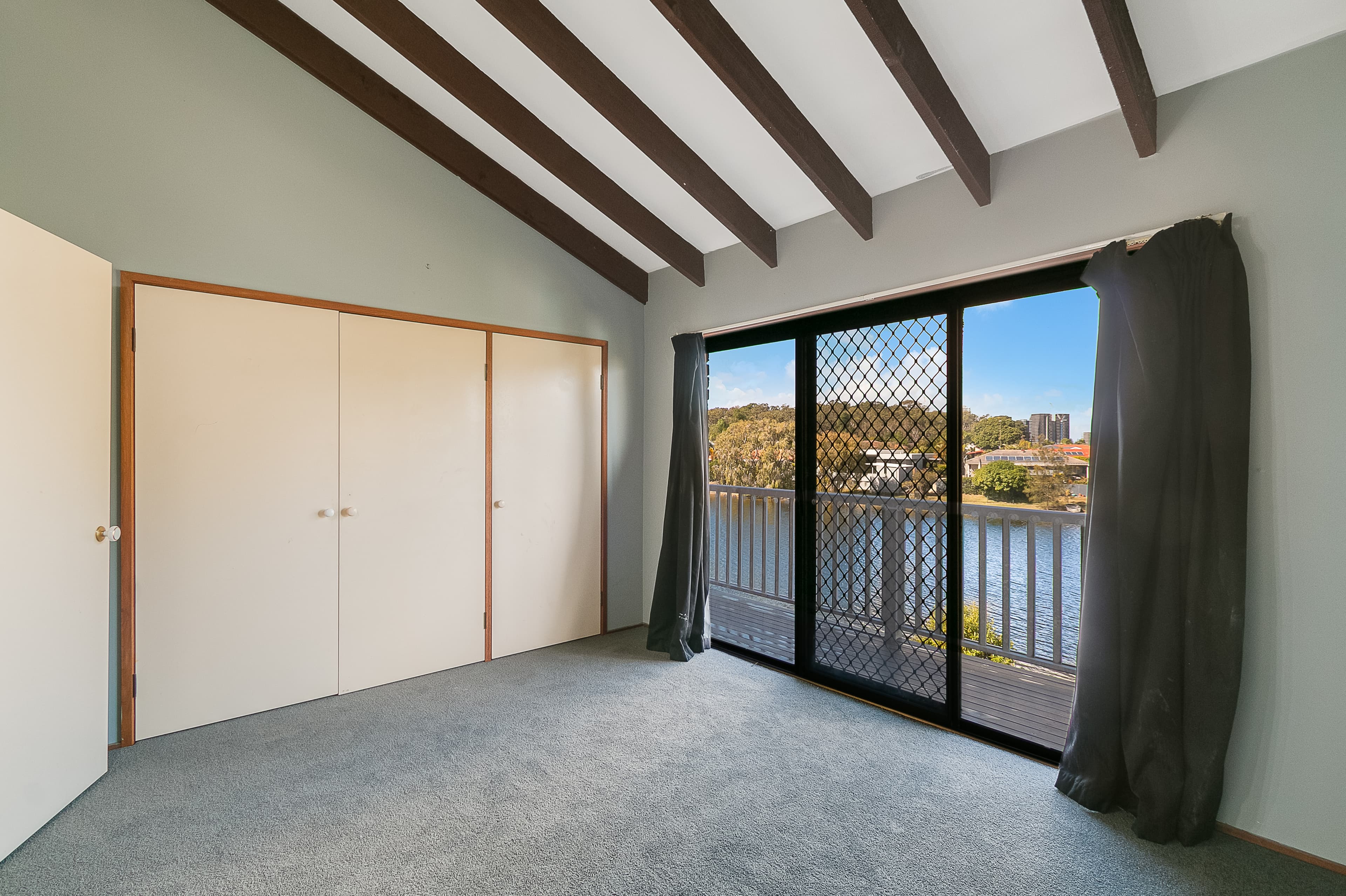38 Sunbird St, Burleigh Waters photo