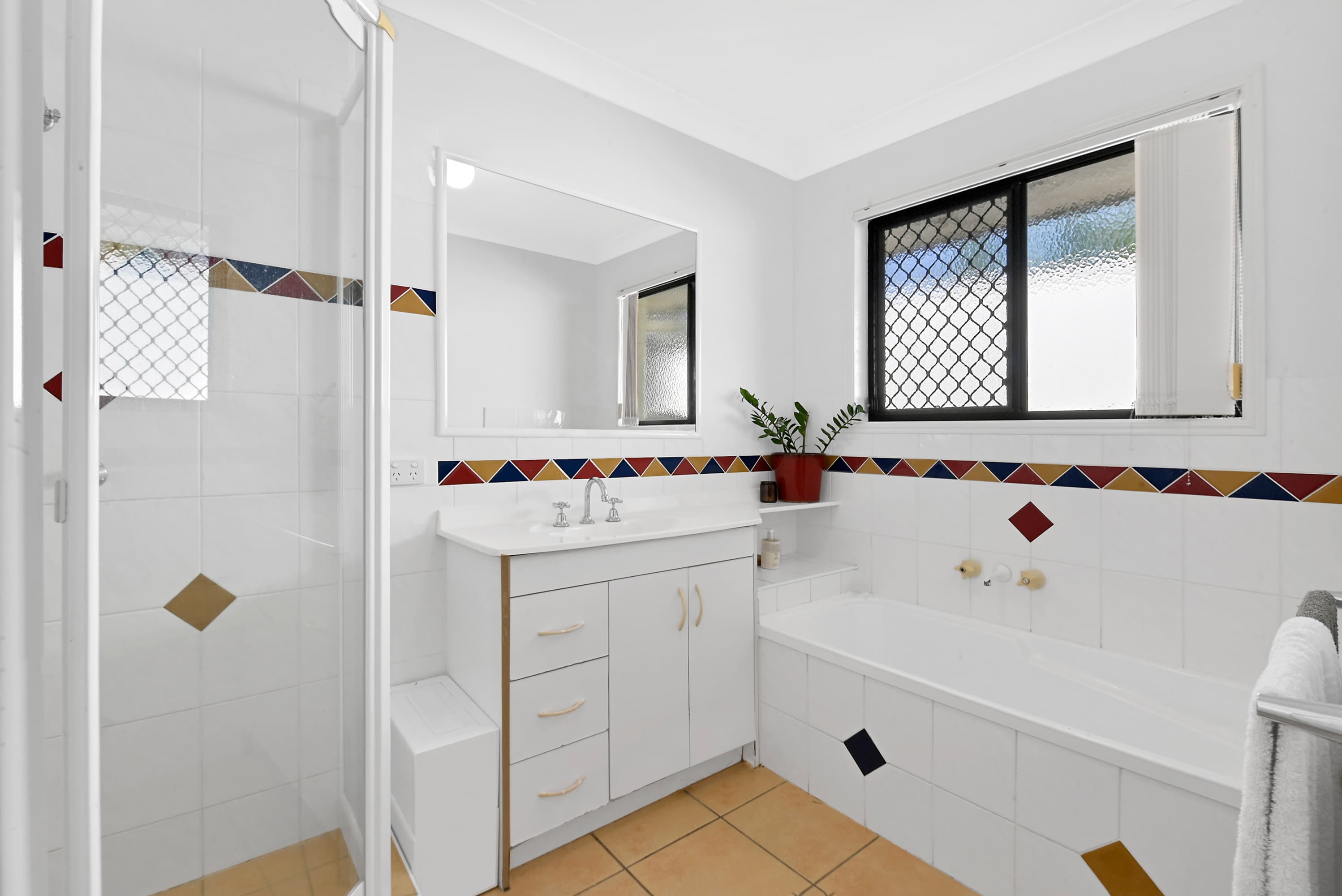 68 Casuarina Dr, Elanora photo