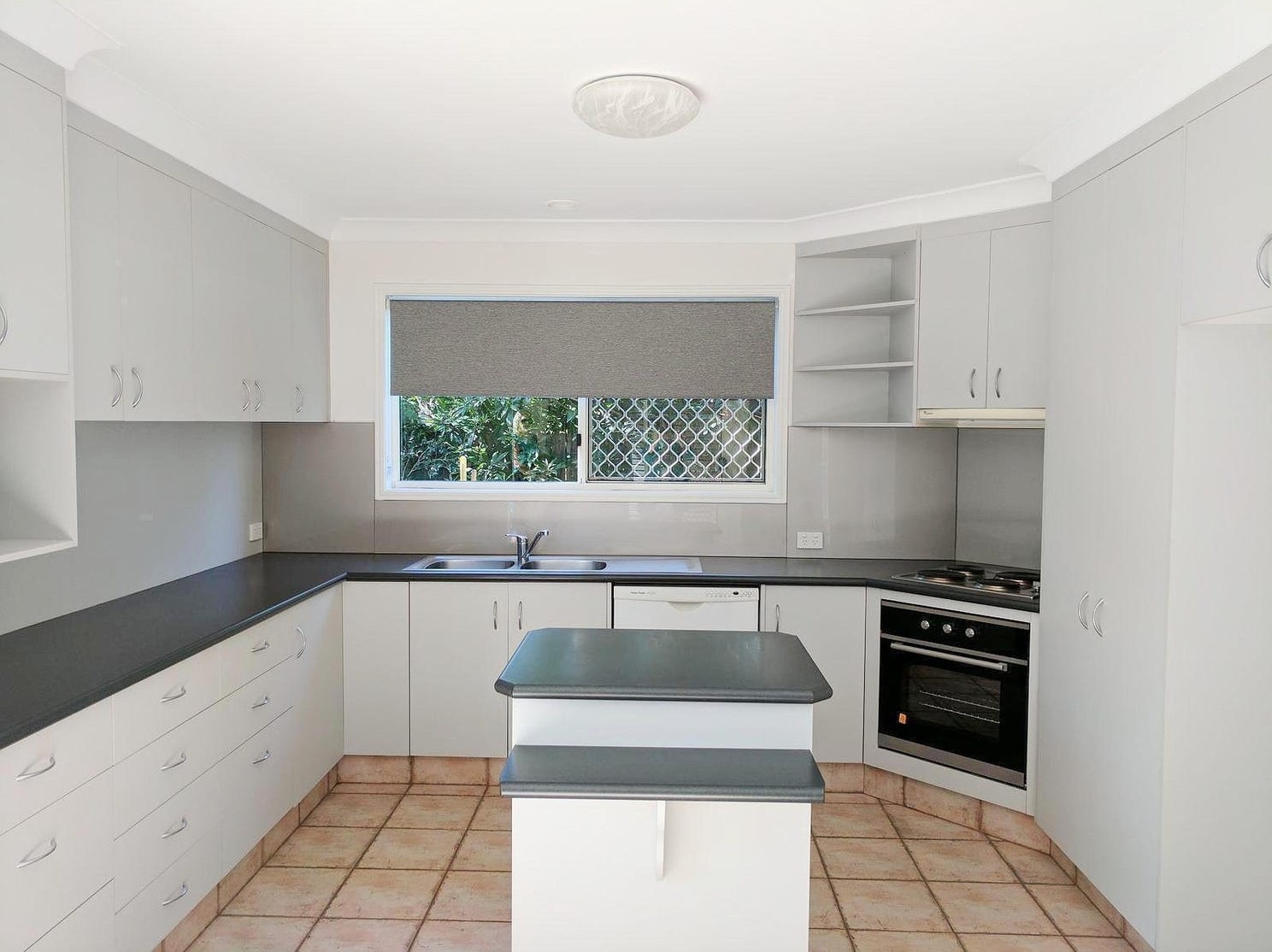 Unit at 2/65 Laguna Ave, Palm Beach
