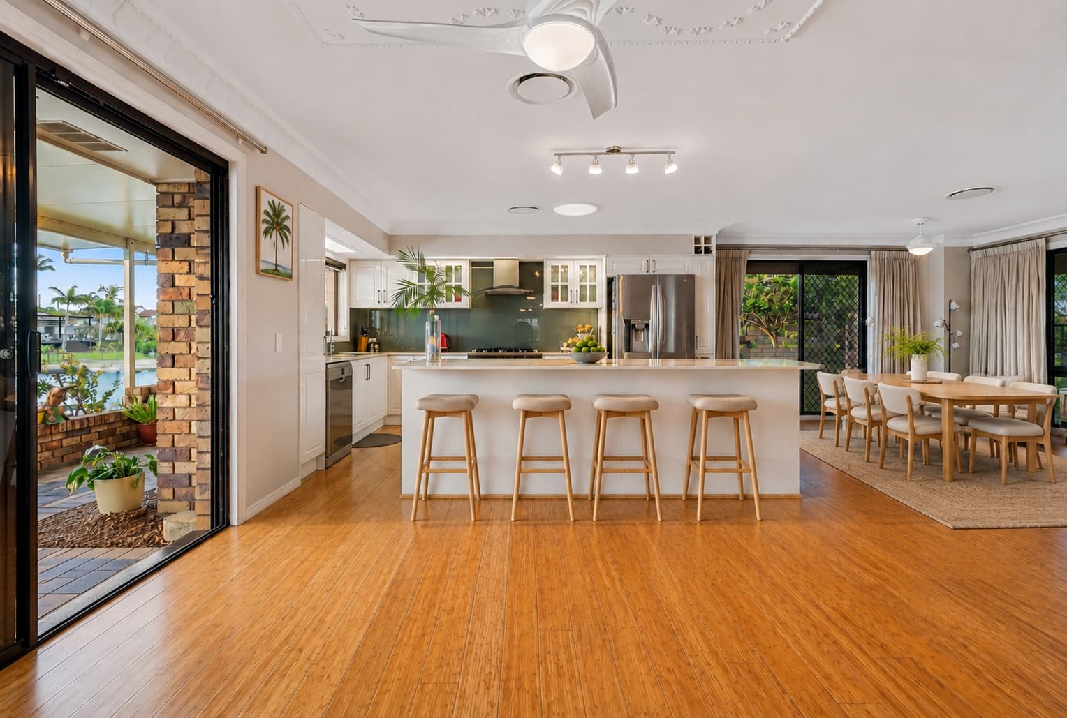 18 Wyuna St, Broadbeach Waters photo