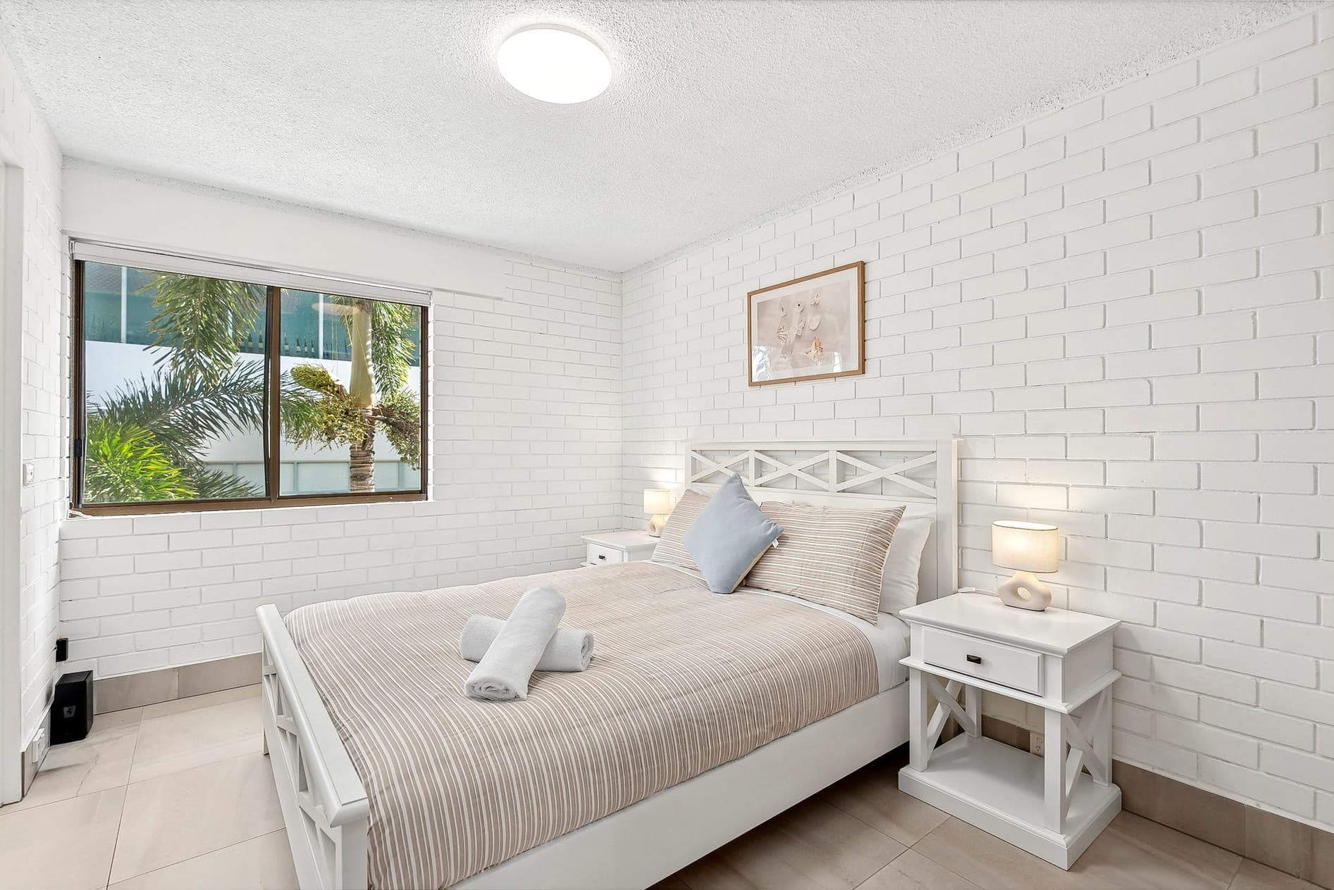 24 Trickett St, Surfers Paradise photo