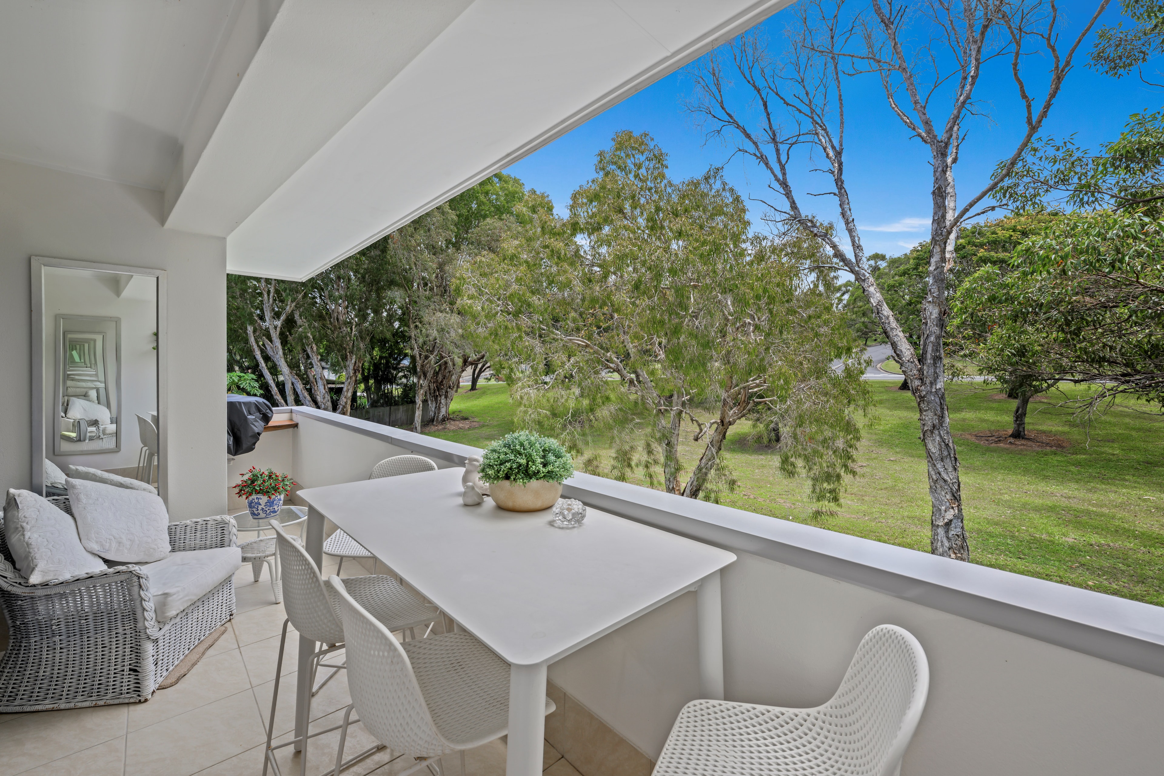 Townhouse at 4/10 Middle Street Labrador QLD