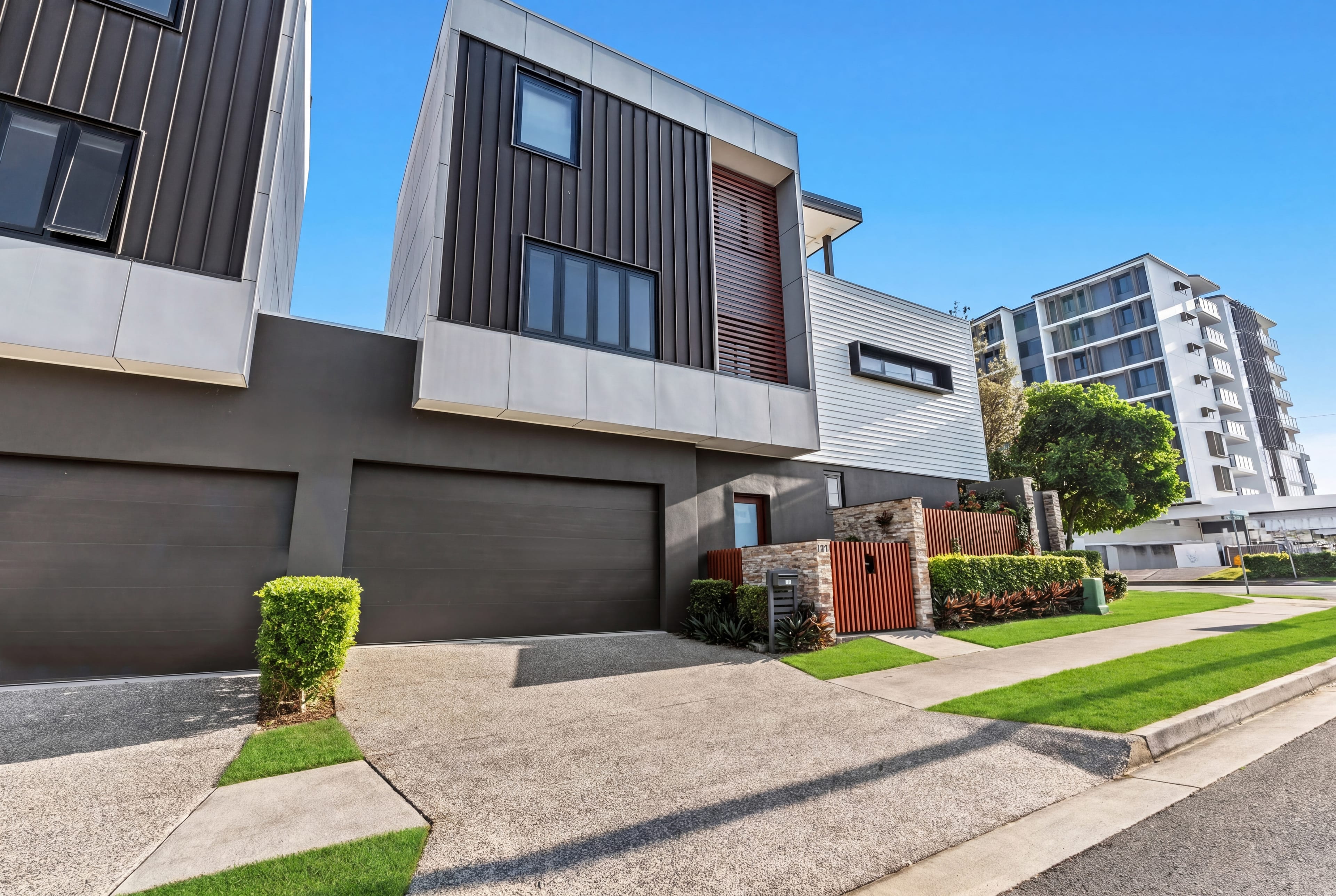 2/1 Twenty Fourth Avenue Palm Beach QLD - photo 2