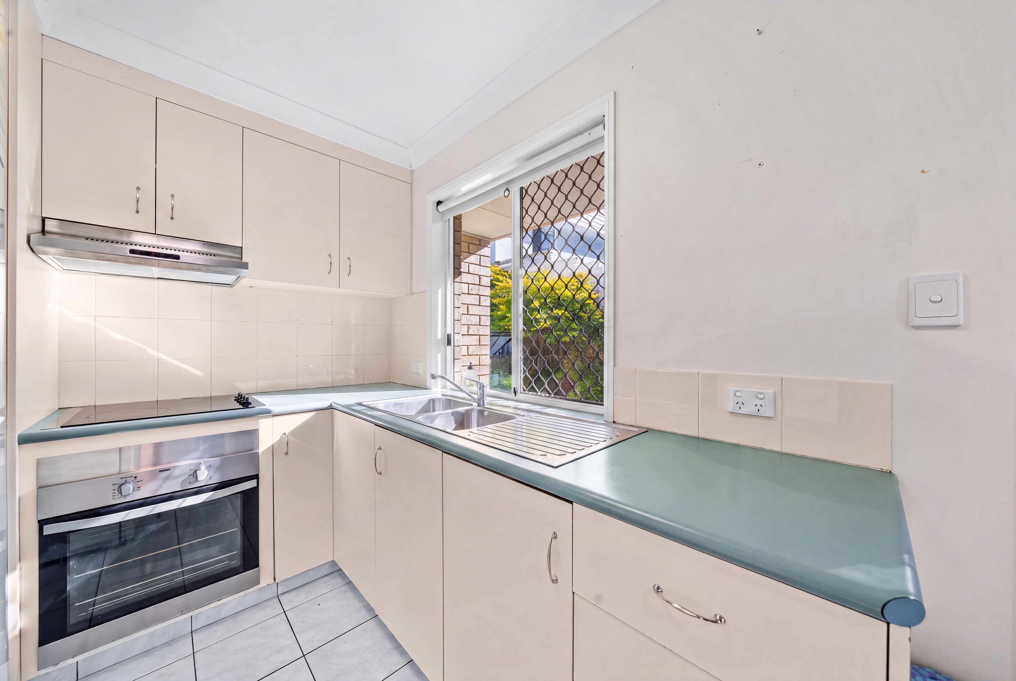2/16 Lord Street Coolangatta QLD - property photo